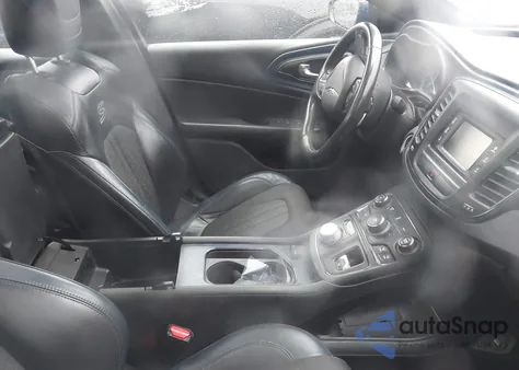 2015 Chrysler 200 S z USA, uszkodzony, nr VIN 1C3CCCBG5FN527287